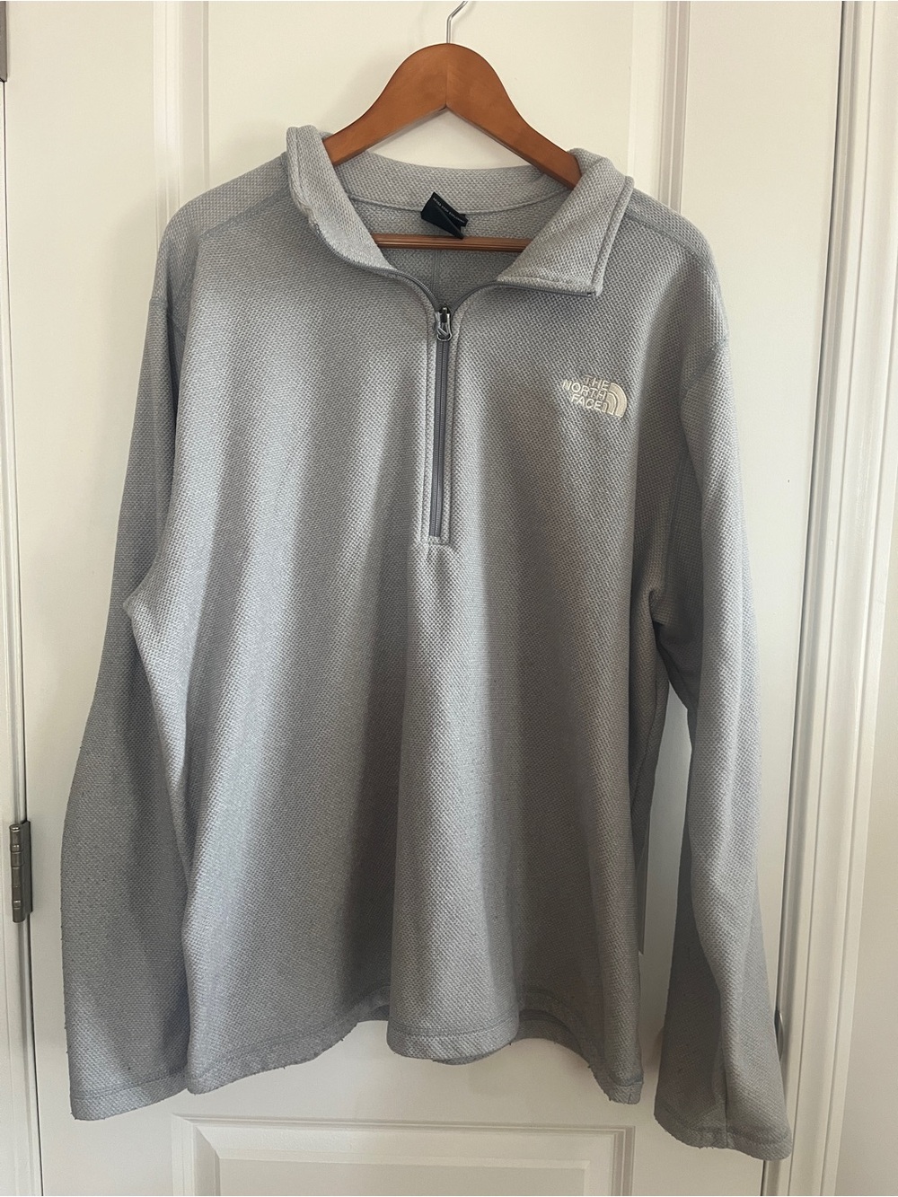 The North Face Men’s Light Gray Half-Zip Fleece Pullover